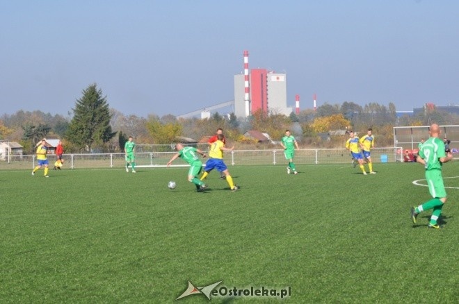 Liga Okręgowa: Korona HiD Ostrołęka - Wieczfnianka Wieczfnia Kościelna [20.10.2012] - zdjęcie #4 - eOstroleka.pl