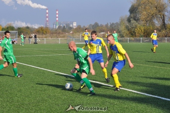 Liga Okręgowa: Korona HiD Ostrołęka - Wieczfnianka Wieczfnia Kościelna [20.10.2012] - zdjęcie #3 - eOstroleka.pl