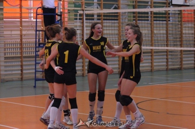 Turniej I Ligi Młodziczek: Nike Ostrołęka - Sparta Warszawa 2:0 [20.10.2012] - zdjęcie #19 - eOstroleka.pl