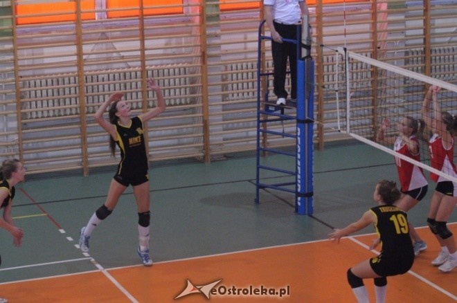 Turniej I Ligi Młodziczek: Nike Ostrołęka - Sparta Warszawa 2:0 [20.10.2012] - zdjęcie #1 - eOstroleka.pl