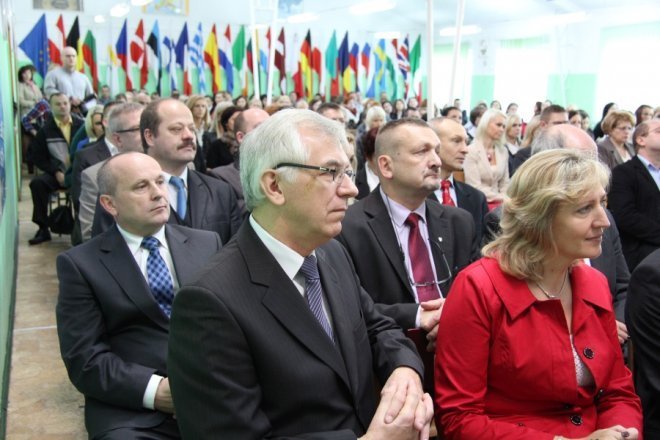 Studenci wyższej szkoły ekonomiczno - społecznej po raz 11. rozpoczęli rok akademicki [20 X 2012] - zdjęcie #31 - eOstroleka.pl