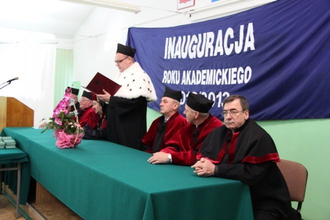 Studenci wyższej szkoły ekonomiczno - społecznej po raz 11. rozpoczęli rok akademicki [20 X 2012] - zdjęcie #2 - eOstroleka.pl