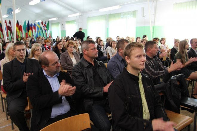 Studenci wyższej szkoły ekonomiczno - społecznej po raz 11. rozpoczęli rok akademicki [20 X 2012] - zdjęcie #7 - eOstroleka.pl