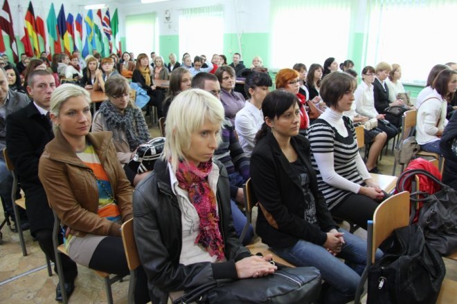 Studenci wyższej szkoły ekonomiczno - społecznej po raz 11. rozpoczęli rok akademicki [20 X 2012] - zdjęcie #10 - eOstroleka.pl