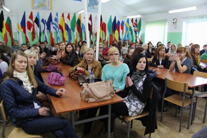 Studenci wyższej szkoły ekonomiczno - społecznej po raz 11. rozpoczęli rok akademicki [20 X 2012] - zdjęcie #11 - eOstroleka.pl