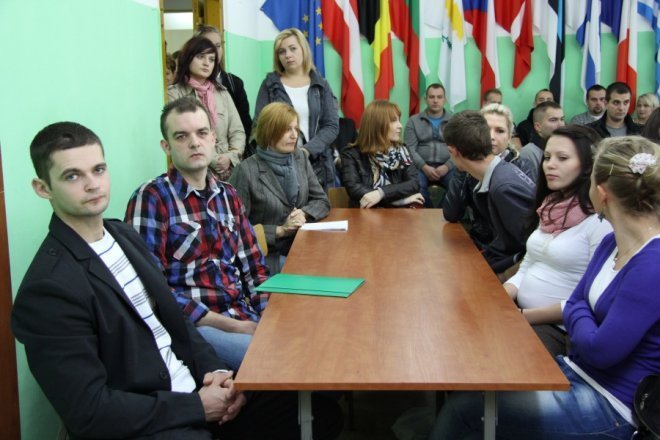 Studenci wyższej szkoły ekonomiczno - społecznej po raz 11. rozpoczęli rok akademicki [20 X 2012] - zdjęcie #18 - eOstroleka.pl