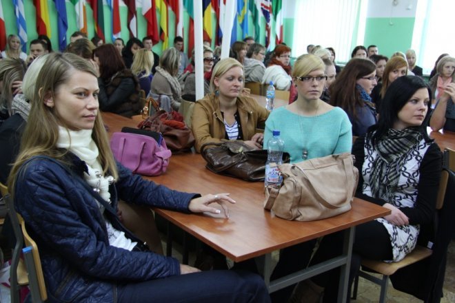 Studenci wyższej szkoły ekonomiczno - społecznej po raz 11. rozpoczęli rok akademicki [20 X 2012] - zdjęcie #15 - eOstroleka.pl