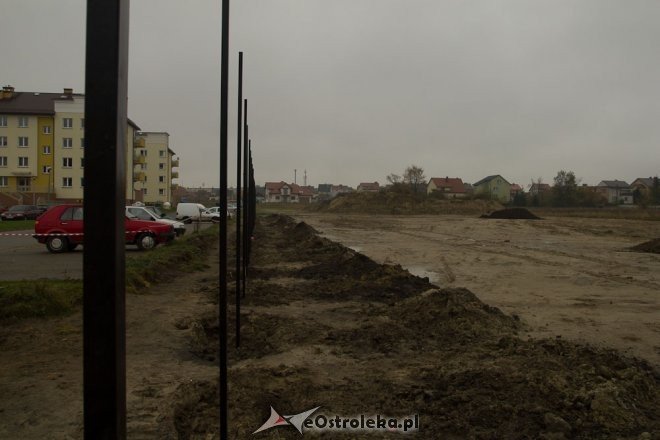 Budowa boiska przy blokach OTBS [22.10.2012] - zdjęcie #1 - eOstroleka.pl