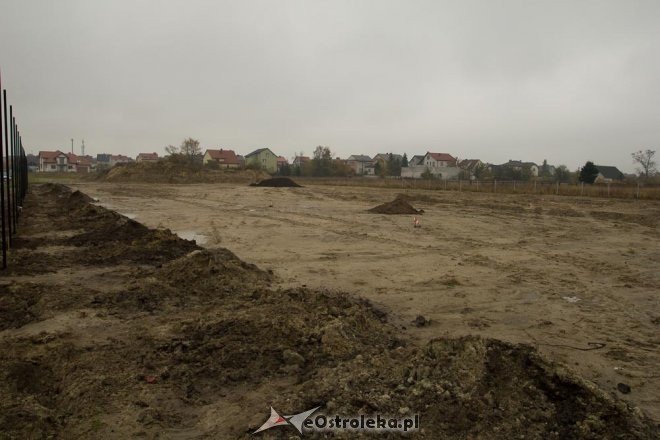 Budowa boiska przy blokach OTBS [22.10.2012] - zdjęcie #5 - eOstroleka.pl