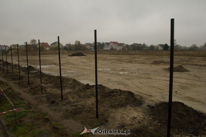 Budowa boiska przy blokach OTBS [22.10.2012] - zdjęcie #4 - eOstroleka.pl