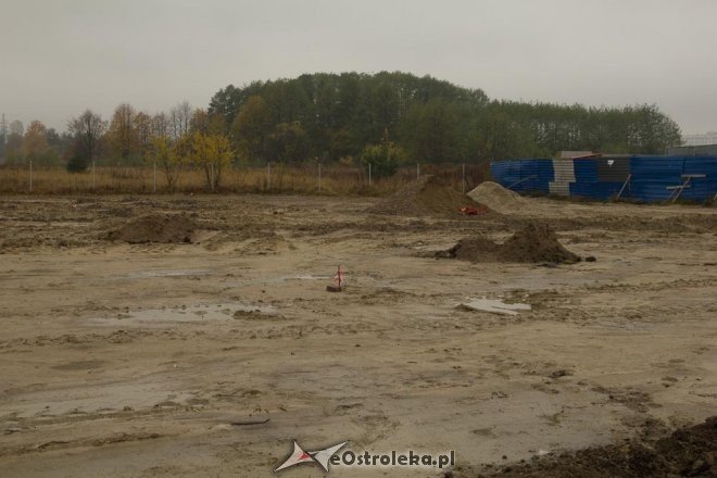 Budowa boiska przy blokach OTBS [22.10.2012] - zdjęcie #5 - eOstroleka.pl