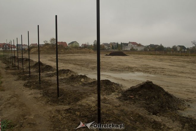 Budowa boiska przy blokach OTBS [22.10.2012] - zdjęcie #7 - eOstroleka.pl