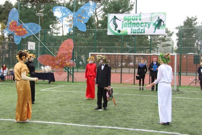 Otwarcie kompleksu boisk sportowych przy Gimnazjum nr 2 [24 X 2012] - zdjęcie #1 - eOstroleka.pl