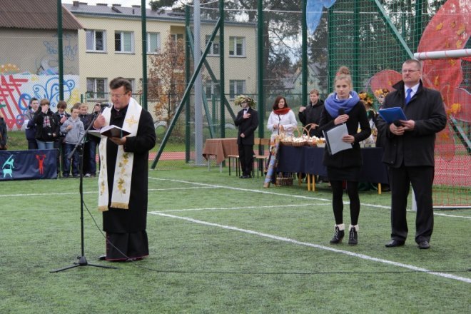 Otwarcie kompleksu boisk sportowych przy Gimnazjum nr 2 [24 X 2012] - zdjęcie #27 - eOstroleka.pl