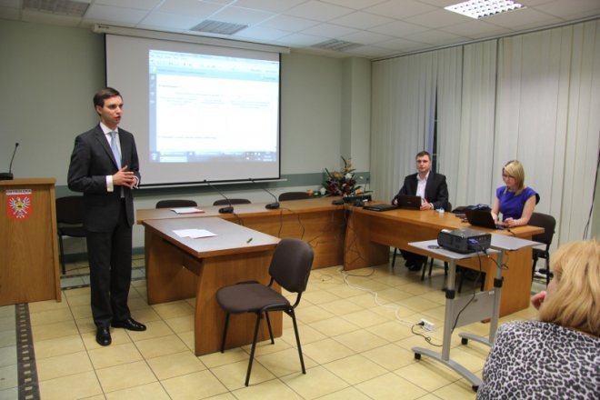 Szkolenie „Dotacje dla organizacji pozarządowych - wzory ofert, umów i sprawozdań” [25.X.2012]  - zdjęcie #9 - eOstroleka.pl