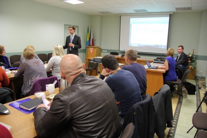 Szkolenie „Dotacje dla organizacji pozarządowych - wzory ofert, umów i sprawozdań” [25.X.2012]  - zdjęcie #16 - eOstroleka.pl