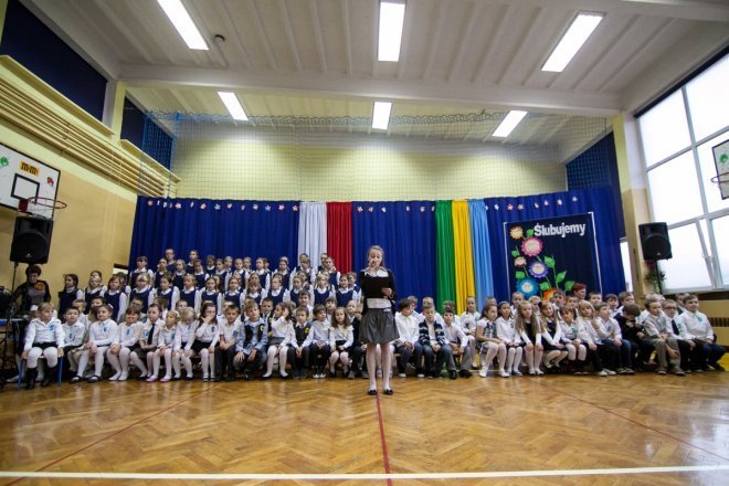 Pasowanie na uczniów w Szkole Podstawowej nr 1 [26 X 2012] - zdjęcie #1 - eOstroleka.pl