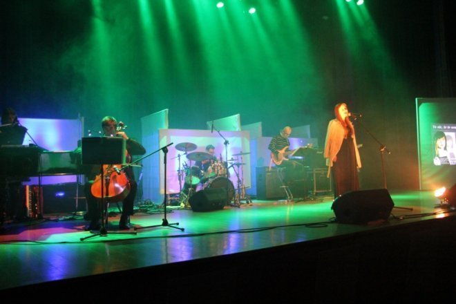 Koncert jubileuszowy z okazji 10-lecia Studia Piosenki [29 X 2012] - zdjęcie #10 - eOstroleka.pl