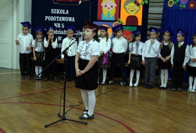 Pasowanie w SP nr 5 [24.10.2012] - zdjęcie #84 - eOstroleka.pl