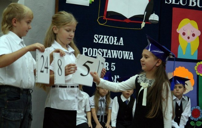 Pasowanie w SP nr 5 [24.10.2012] - zdjęcie #56 - eOstroleka.pl