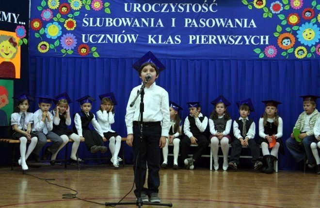 Pasowanie w SP nr 5 [24.10.2012] - zdjęcie #40 - eOstroleka.pl