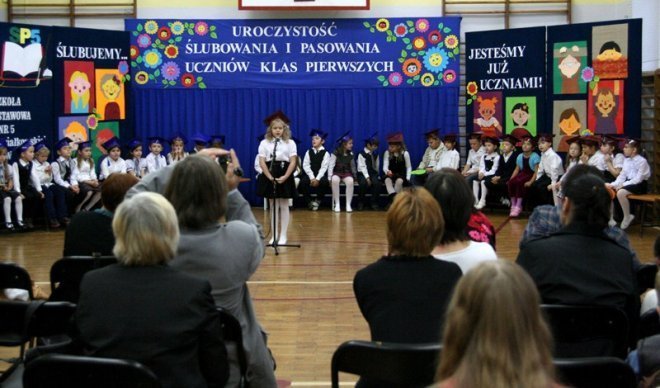 Pasowanie w SP nr 5 [24.10.2012] - zdjęcie #38 - eOstroleka.pl