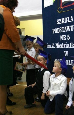 Pasowanie w SP nr 5 [24.10.2012] - zdjęcie #26 - eOstroleka.pl