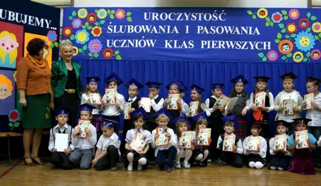 Pasowanie w SP nr 5 [24.10.2012] - zdjęcie #9 - eOstroleka.pl