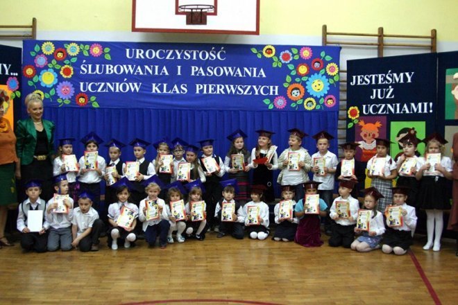 Pasowanie w SP nr 5 [24.10.2012] - zdjęcie #7 - eOstroleka.pl