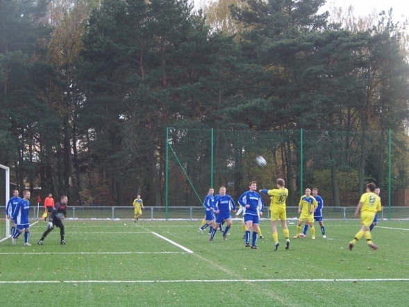 Liga Okręgowa: Korona HiD Ostrołęka - Korona Szydłowo [03.11.2012] - zdjęcie #16 - eOstroleka.pl