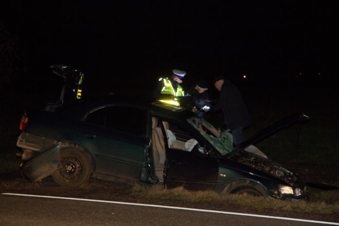 Tragiczny wypadek w Ponikwi Małej: Kierowca hondy poniósł śmierć na miejscu [6 Xi 2012]  - zdjęcie #12 - eOstroleka.pl