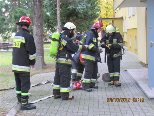 Ćwiczenia przeciwpożarowe w ostrołęckiej WKU [7 XI 2012] - zdjęcie #12 - eOstroleka.pl