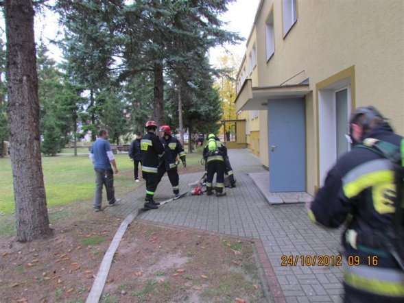 Ćwiczenia przeciwpożarowe w ostrołęckiej WKU [7 XI 2012] - zdjęcie #13 - eOstroleka.pl