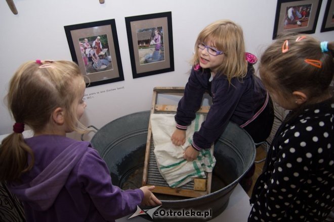 Wernisaż wystawy „Nim rozbłyśnie pierwsza gwiazdka” [06.11.2012] - zdjęcie #7 - eOstroleka.pl