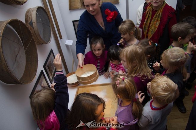 Wernisaż wystawy „Nim rozbłyśnie pierwsza gwiazdka” [06.11.2012] - zdjęcie #1 - eOstroleka.pl