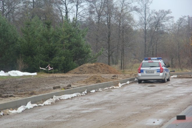 Dwa niebezpieczne niewybuchy odkryto podczas prac ziemnych [9 Xi 2012] - zdjęcie #2 - eOstroleka.pl