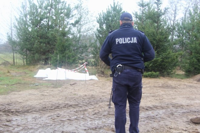 Dwa niebezpieczne niewybuchy odkryto podczas prac ziemnych [9 Xi 2012] - zdjęcie #7 - eOstroleka.pl