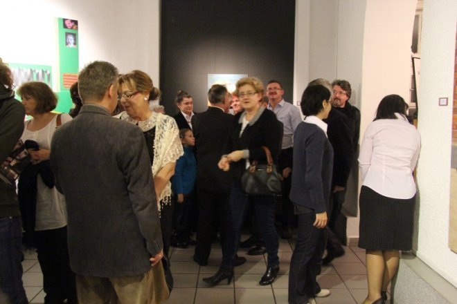 Wernisaż wystawy „Oto człowiek” - Radosława Jastrzębskiego [8 XI 2012] - zdjęcie #20 - eOstroleka.pl