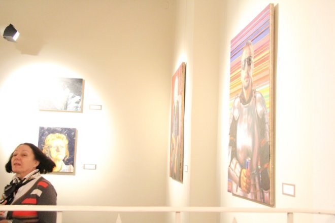 Wernisaż wystawy „Oto człowiek” - Radosława Jastrzębskiego [8 XI 2012] - zdjęcie #16 - eOstroleka.pl