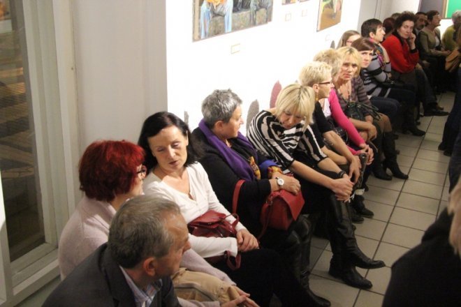 Wernisaż wystawy „Oto człowiek” - Radosława Jastrzębskiego [8 XI 2012] - zdjęcie #7 - eOstroleka.pl