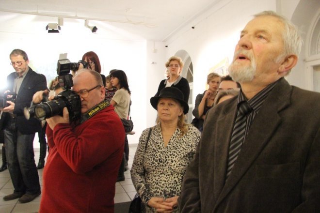 Wernisaż wystawy „Oto człowiek” - Radosława Jastrzębskiego [8 XI 2012] - zdjęcie #3 - eOstroleka.pl