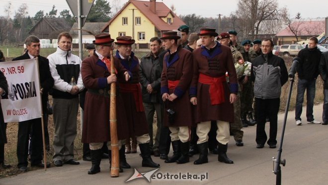 Uroczyste odsłonięcie pomnika w Dudach Puszczańskich [11.11.2012] - zdjęcie #26 - eOstroleka.pl