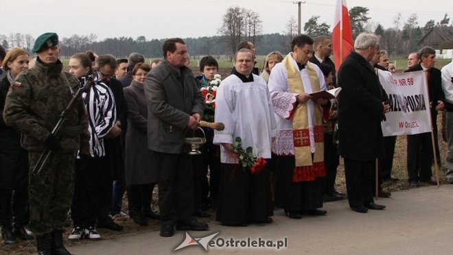 Uroczyste odsłonięcie pomnika w Dudach Puszczańskich [11.11.2012] - zdjęcie #27 - eOstroleka.pl
