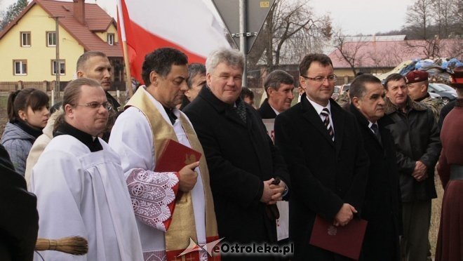 Uroczyste odsłonięcie pomnika w Dudach Puszczańskich [11.11.2012] - zdjęcie #28 - eOstroleka.pl