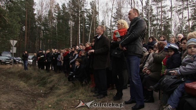 Uroczyste odsłonięcie pomnika w Dudach Puszczańskich [11.11.2012] - zdjęcie #34 - eOstroleka.pl