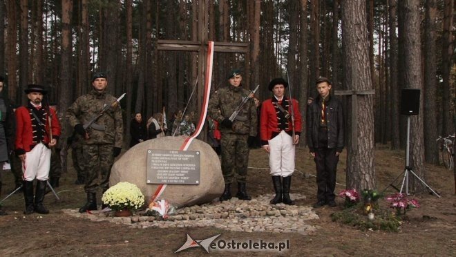 Uroczyste odsłonięcie pomnika w Dudach Puszczańskich [11.11.2012] - zdjęcie #35 - eOstroleka.pl