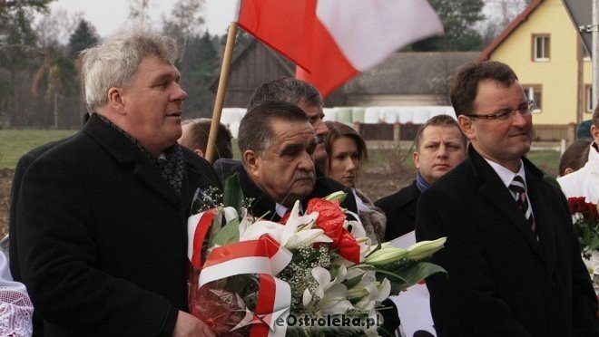 Uroczyste odsłonięcie pomnika w Dudach Puszczańskich [11.11.2012] - zdjęcie #37 - eOstroleka.pl