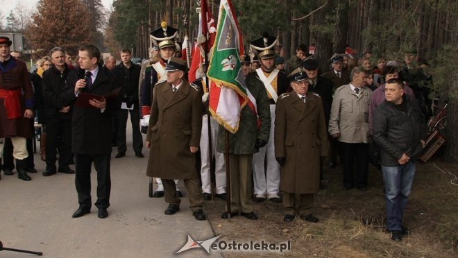 Uroczyste odsłonięcie pomnika w Dudach Puszczańskich [11.11.2012] - zdjęcie #38 - eOstroleka.pl