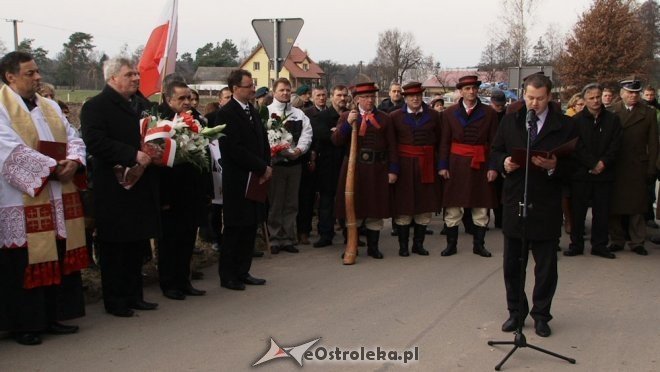 Uroczyste odsłonięcie pomnika w Dudach Puszczańskich [11.11.2012] - zdjęcie #40 - eOstroleka.pl