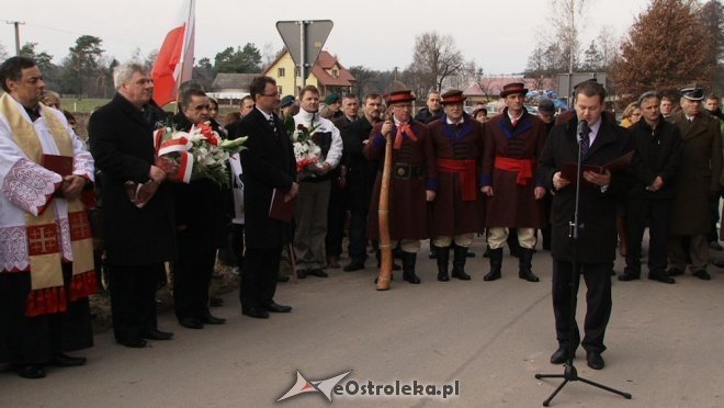 Uroczyste odsłonięcie pomnika w Dudach Puszczańskich [11.11.2012] - zdjęcie #85 - eOstroleka.pl